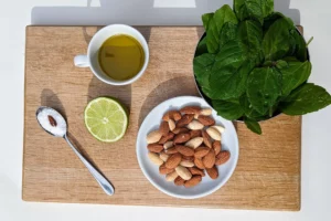 Zutaten Lakritz-Basilikum Pesto mit Mandeln