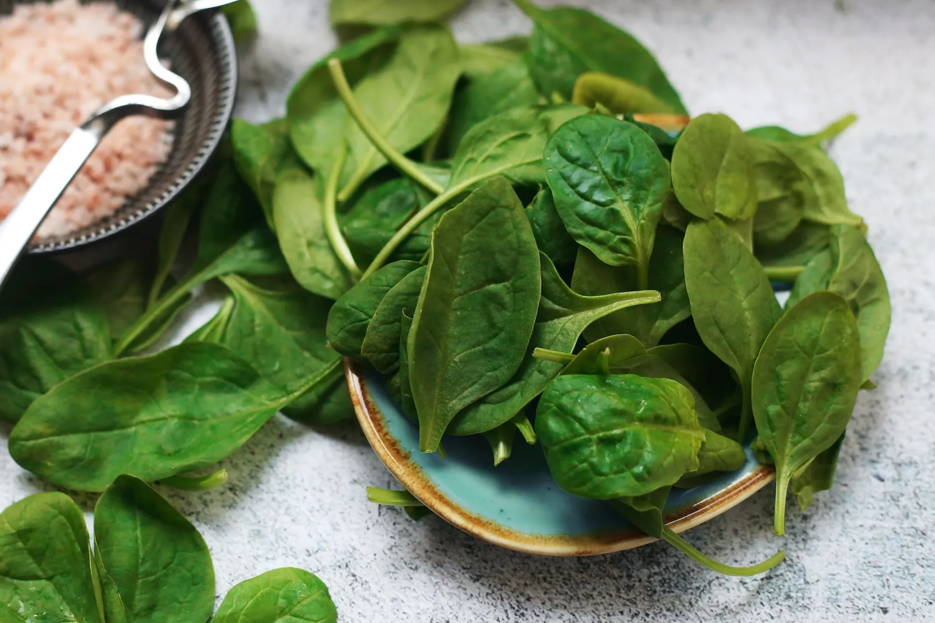 Spinat-Reissalat mit Cashewkernen